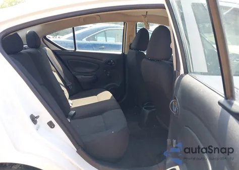 2018 Nissan Versa 1.6 S z USA, uszkodzony, nr VIN 3N1CN7AP1JL814443